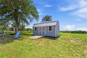 400 Lyon Rd, Seguin, TX 78155 - Photo 15