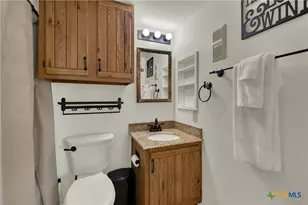 500 N Market Ave, New Braunfels, TX 78130 - Photo 9