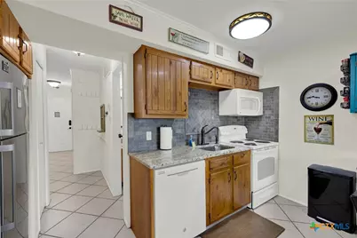 500 N Market Avenue #105, New Braunfels, TX 78130 - Photo 5