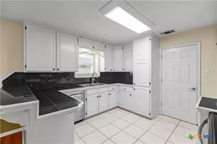308 Green Gable Dr, Victoria, TX 77904 - Photo 7