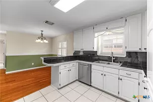 308 Green Gable Dr, Victoria, TX 77904 - Photo 9