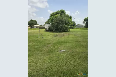 711-717 W Broadway Avenue, Seadrift, TX 77983 - Photo 3