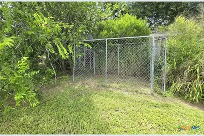 711-717 W Broadway Avenue, Seadrift, TX 77983 - Photo 5