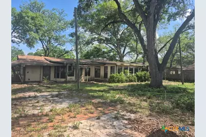 404 Svoboda Street, Yoakum, TX 77995 - Photo 5