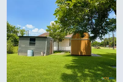 109 S Colorado Street, Edna, TX 77957 - Photo 9