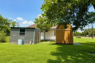109 S Colorado St, Edna, TX 77957 - Photo 9