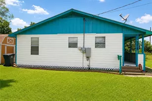 109 S Colorado St, Edna, TX 77957 - Photo 11