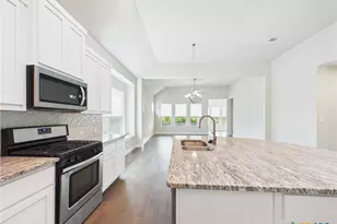 520 Academy Oaks Dr, San Marcos, TX 78666 - Photo 9