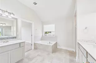 520 Academy Oaks Dr, San Marcos, TX 78666 - Photo 25