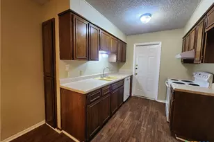 317 Briarwood Dr, New Braunfels, TX 78130 - Photo 9