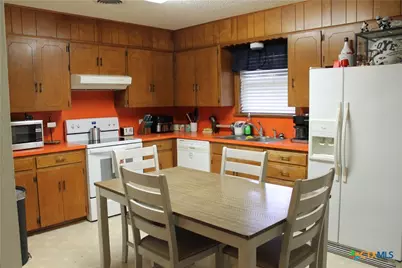 412 N Joy Street, Little River Academy, TX 76554 - Photo 9
