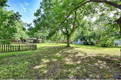 725 S Market Street, Flatonia, TX 78941 - Photo 23