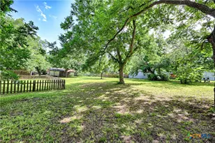 725 S Market St, Flatonia, TX 78941 - Photo 23