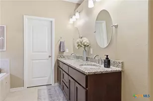 106 Sky Ct, Victoria, TX 77904 - Photo 21