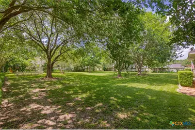 303 Perth Street, Victoria, TX 77904 - Photo 5