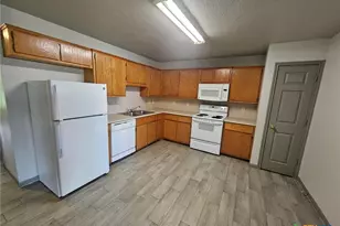 300 Castellon Ct, Killeen, TX 76542 - Photo 5