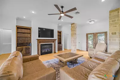 135 Wellspring Boulevard, Victoria, TX 77904 - Photo 3