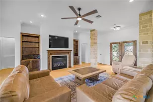 135 Wellspring Blvd, Victoria, TX 77904 - Photo 3