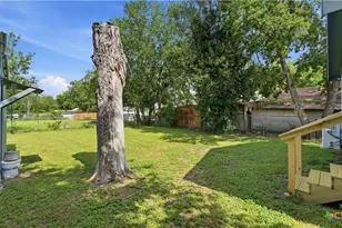 1407 N San Marcos St, Seguin, TX 78155 - Photo 13