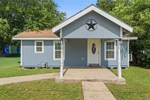 1407 N San Marcos St, Seguin, TX 78155 - Photo 3