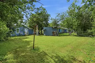 1407 N San Marcos St, Seguin, TX 78155 - Photo 19