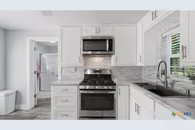 1407 N San Marcos Street, Seguin, TX 78155 - Photo 7