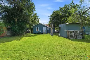 1407 N San Marcos St, Seguin, TX 78155 - Photo 15