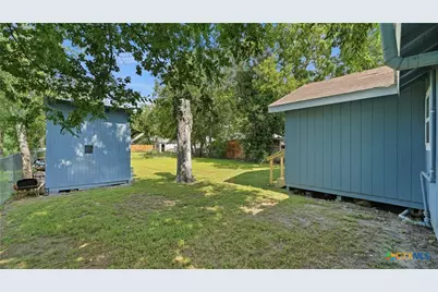 1407 N San Marcos Street, Seguin, TX 78155 - Photo 17