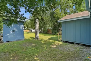1407 N San Marcos St, Seguin, TX 78155 - Photo 17