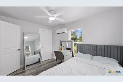 1407 N San Marcos Street, Seguin, TX 78155 - Photo 9