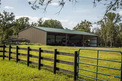 10488 Hwy 304, Harwood, TX 78629 - Photo 11