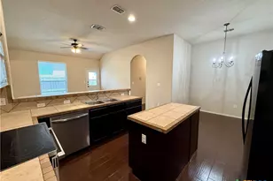 685 Creekside Cir, New Braunfels, TX 78130 - Photo 7