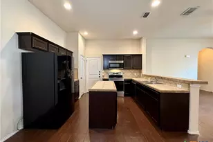 685 Creekside Cir, New Braunfels, TX 78130 - Photo 5