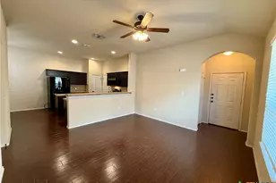 685 Creekside Cir, New Braunfels, TX 78130 - Photo 3