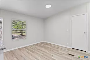 129 Bremond St, Belton, TX 76513 - Photo 11