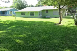 969 Kunkel St, Seguin, TX 78155 - Photo 5