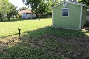 969 Kunkel St, Seguin, TX 78155 - Photo 5