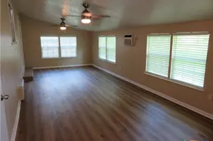 969 Kunkel St, Seguin, TX 78155 - Photo 11