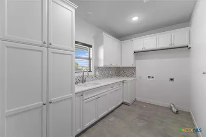 158 Sendera Loop, Victoria, TX 77904 - Photo 17