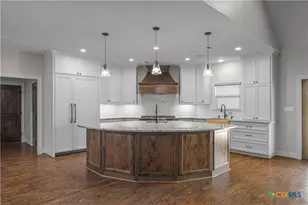 158 Sendera Loop, Victoria, TX 77904 - Photo 11