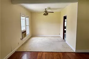 402 Young St, Edna, TX 77957 - Photo 5