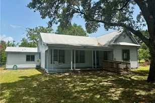 402 Young St, Edna, TX 77957 - Photo 1