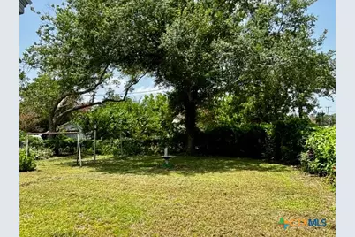 402 Young Street, Edna, TX 77957 - Photo 17