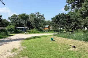 140 Mackie Ln, Seguin, TX 78155 - Photo 15