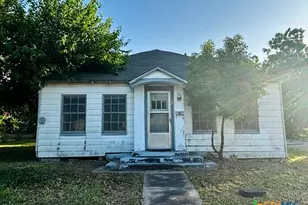 105 S Allen St, Edna, TX 77957 - Photo 1