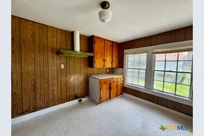 105 S Allen Street, Edna, TX 77957 - Photo 7