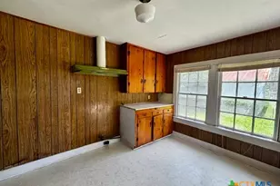 105 S Allen St, Edna, TX 77957 - Photo 7