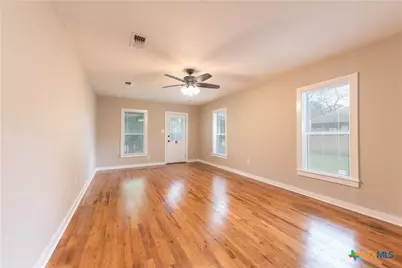 705 S Laurel Avenue, Luling, TX 78648 - Photo 5