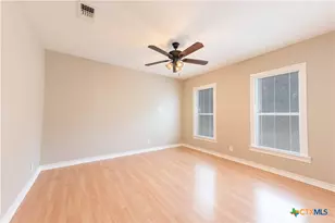 705 S Laurel Ave, Luling, TX 78648 - Photo 13