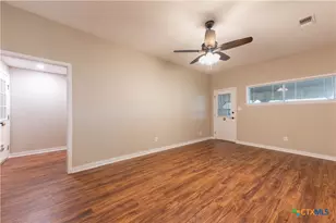 705 S Laurel Ave, Luling, TX 78648 - Photo 17